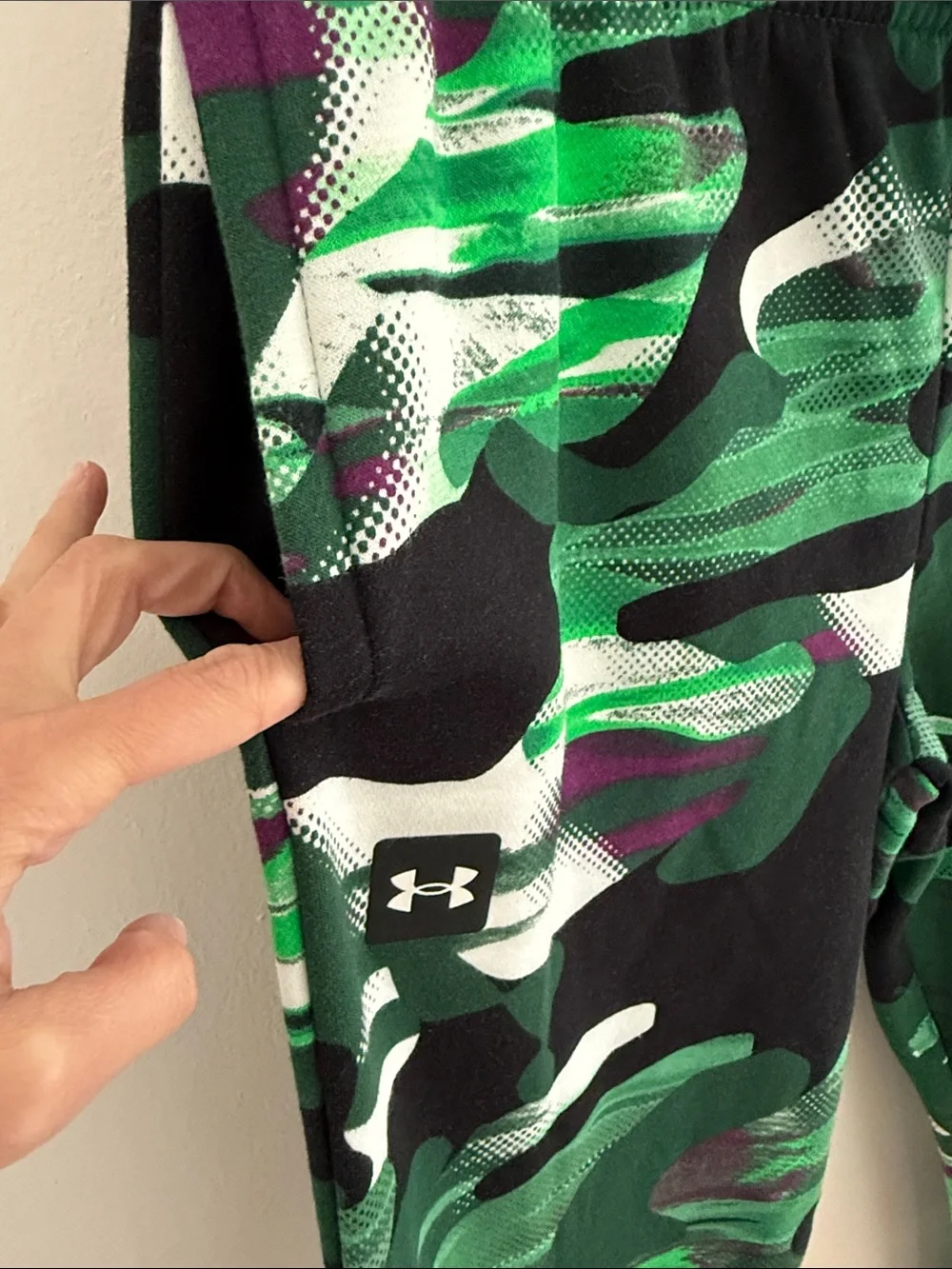 Under Armour Youth XL Green Camo Jogger Pants for Kids